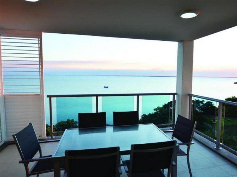 C2 Esplanade Service Apartments Даруин Екстериор снимка