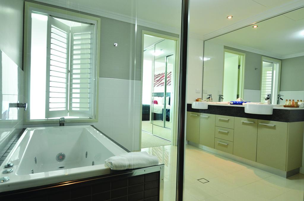C2 Esplanade Service Apartments Даруин Стая снимка
