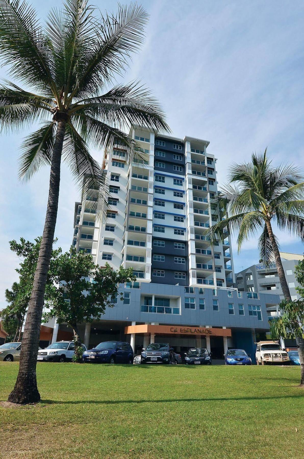 C2 Esplanade Service Apartments Даруин Екстериор снимка