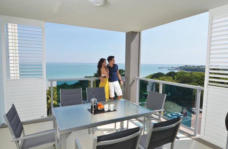 C2 Esplanade Service Apartments Даруин Екстериор снимка
